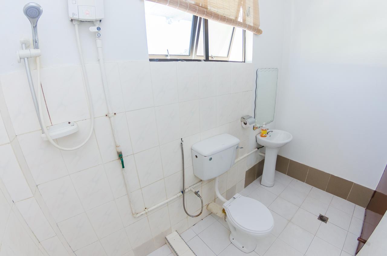 Poni Homestay Muara Eksteriør billede