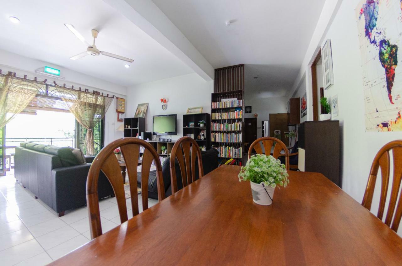 Poni Homestay Muara Eksteriør billede