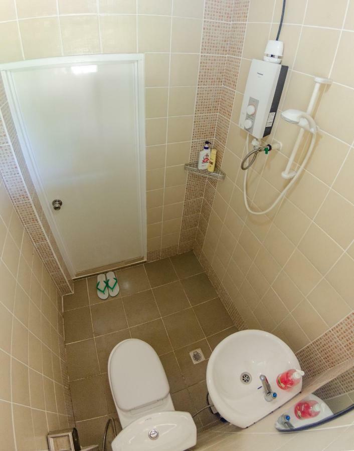 Poni Homestay Muara Eksteriør billede