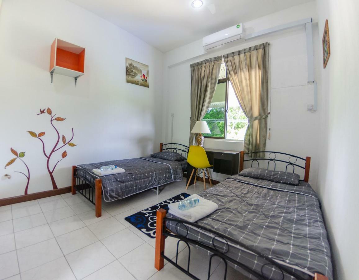 Poni Homestay Muara Eksteriør billede