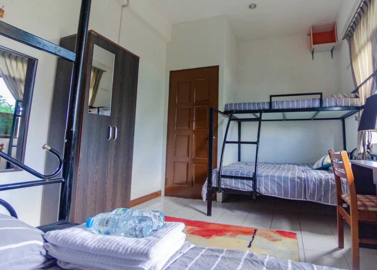 Poni Homestay Muara Eksteriør billede