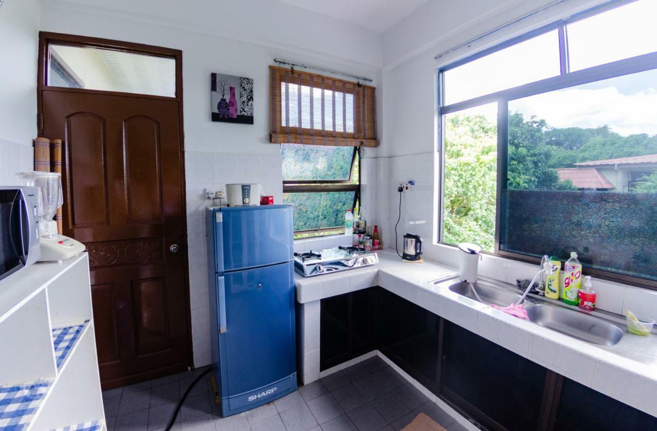 Poni Homestay Muara Eksteriør billede