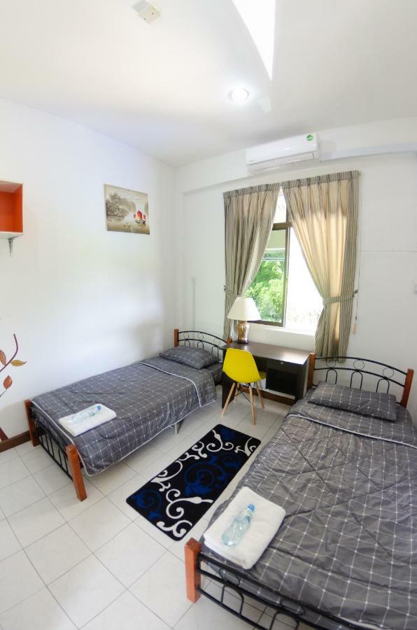 Poni Homestay Muara Eksteriør billede