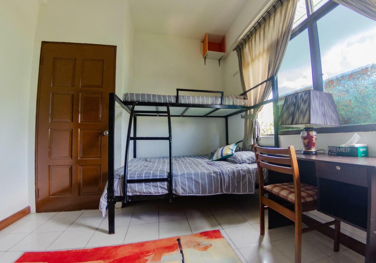 Poni Homestay Muara Eksteriør billede