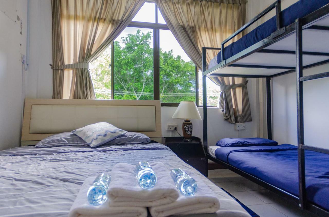 Poni Homestay Muara Eksteriør billede